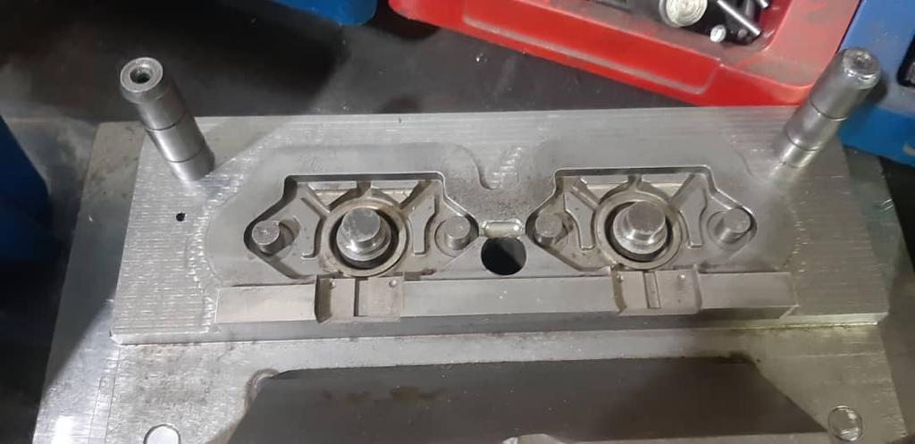 2b96626e 49f2 4f8a 909b fad9bf3a4500 قالب سنسور کیلومتر پژو 405 پرشیا و روا + سنسور کیلومتر