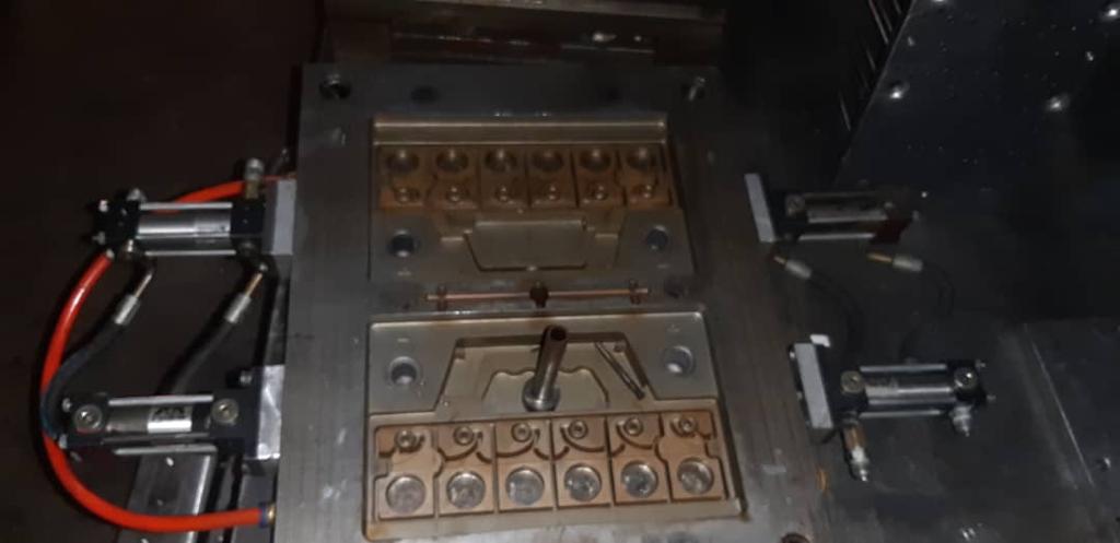 قالب باطری اتومبیل 750 رویه + دستگیریهای باطری 5 55f9d5c8 5a6c 4d17 b148 9fe2203e9c30 قالب باطری اتومبیل 750 رویه + دستگیریهای باطری